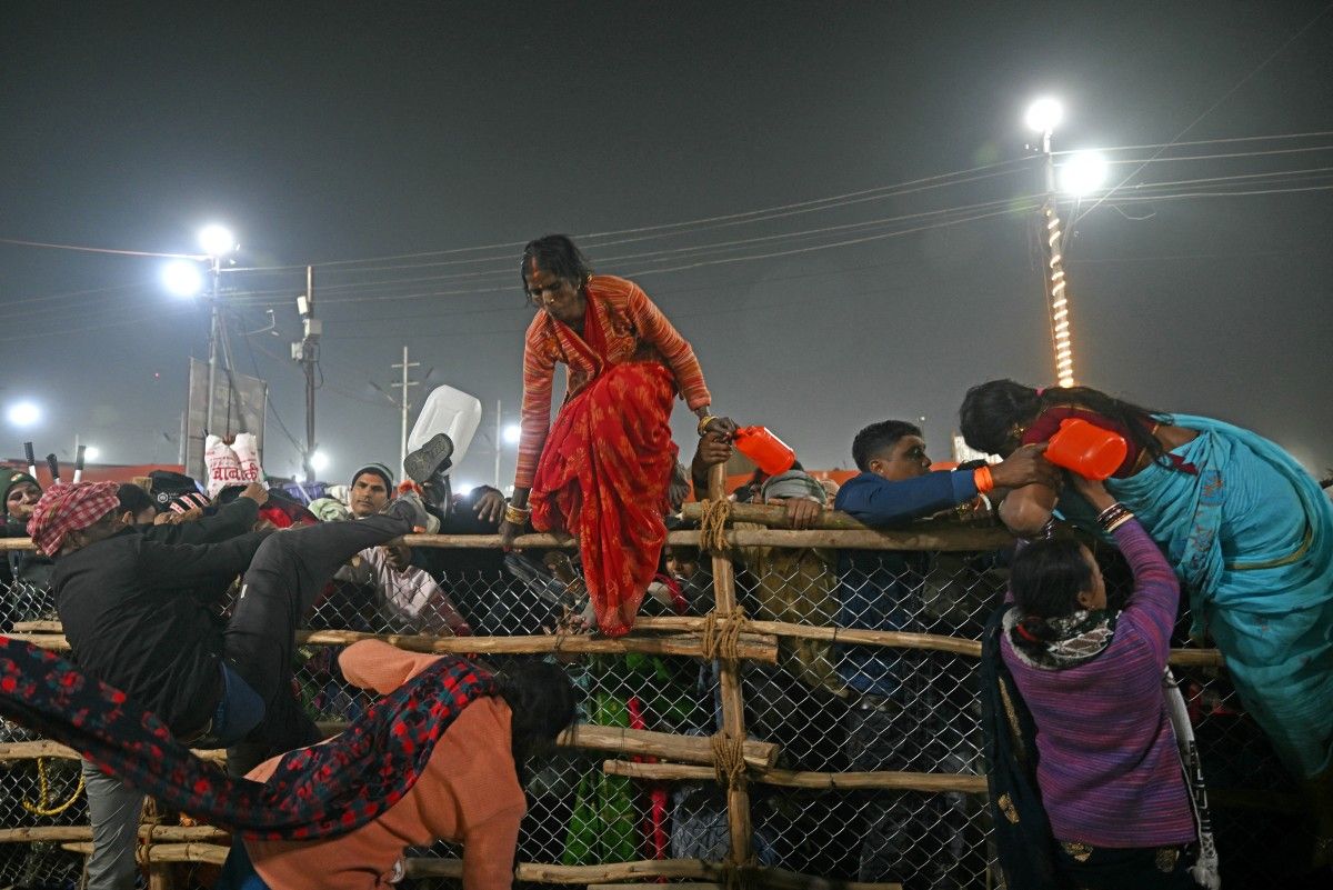 Visuals of the India stampede amid the ongoing Maha Kumbh Mela festival in Prayagraj on 29 January 2025. Image: ARUN SANKAR/AFP